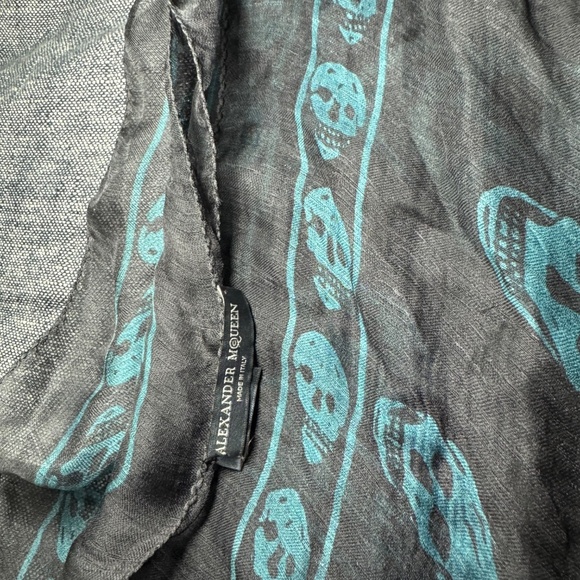 Alexander McQueen Navy Silk Sheer Skulls Scarf Wrap Shawl 40" x 48" - Picture 2 of 3